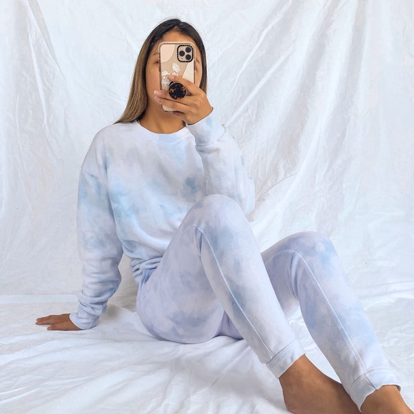 Cloudy Blue Tie Dye Sweater - Picture 2 of 3